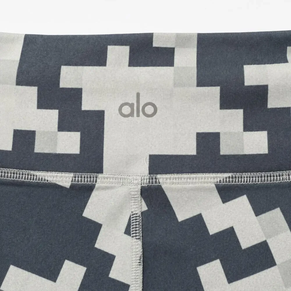 ALO‎ Yoga Airbrush Pixel Leggings Women Small Gray Pink Camo Pilates 29 Inseam